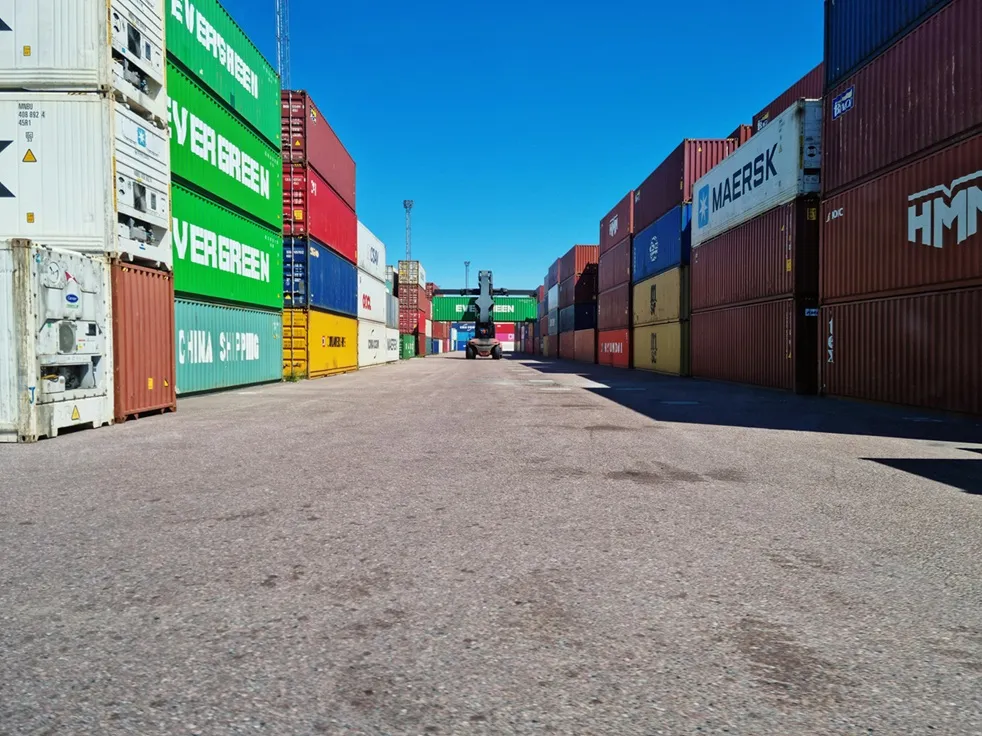 Freight transport truck